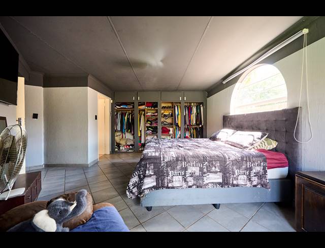 5 BEDROOM HOUSE FOR SALE IN ZWARTKOP